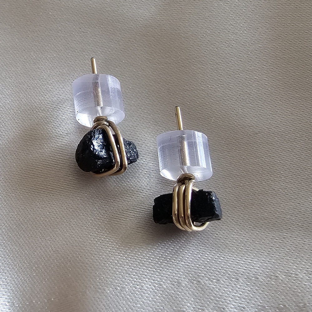 Earings - Picture 3 of 3